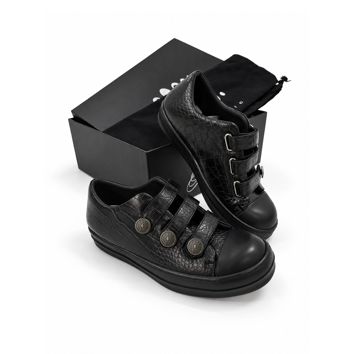 KARMANISTIC Script Logo Low-Top Sneakers