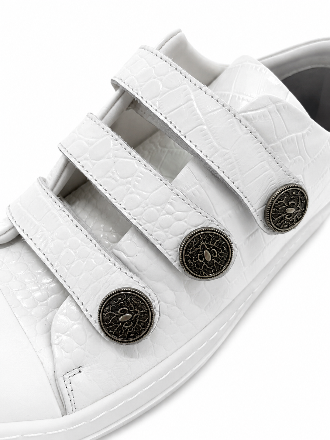 KARMANISTIC Script Logo Low-Top Sneakers