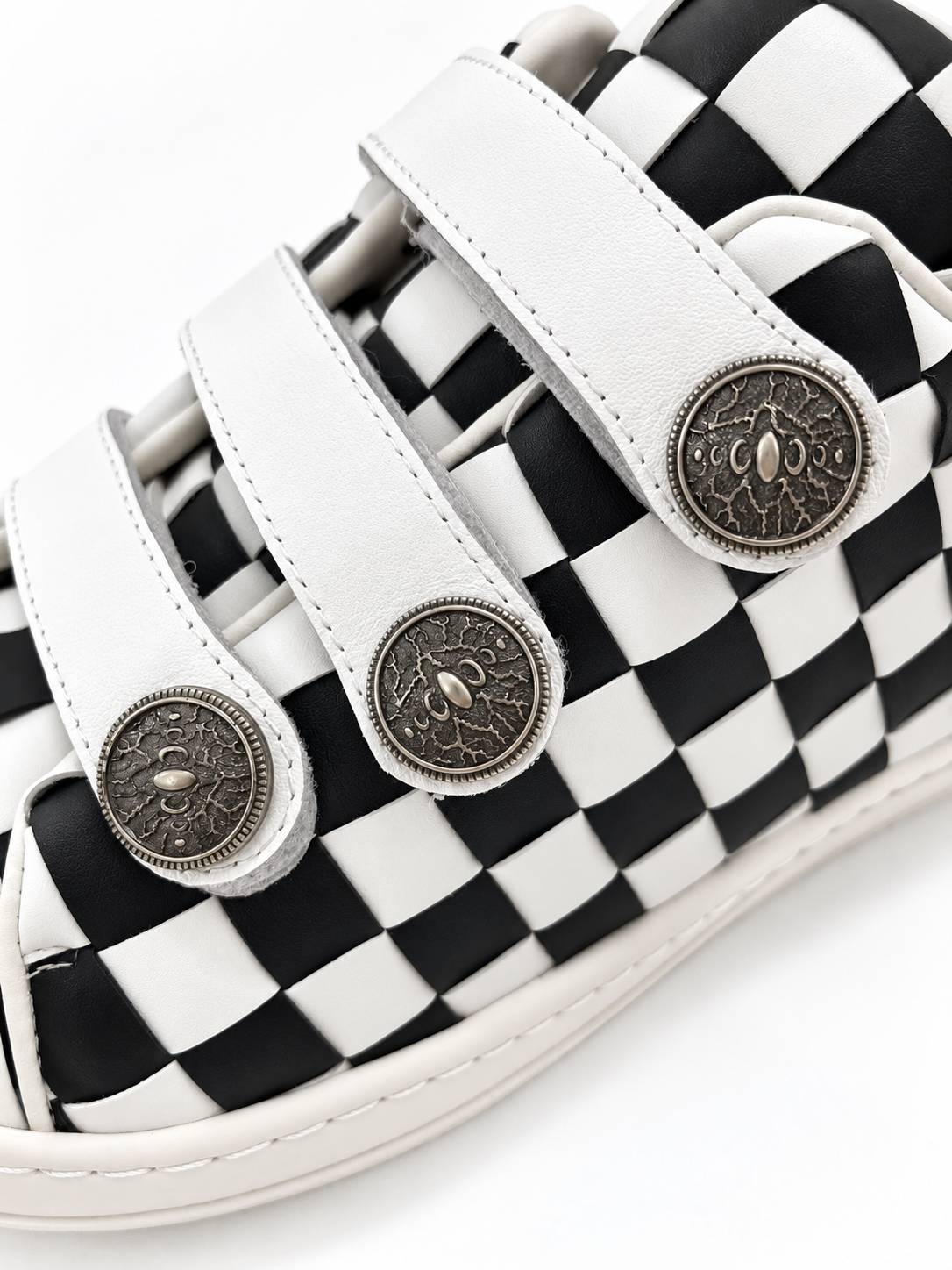 KARMANISTIC Script Logo Low-Top Sneakers
