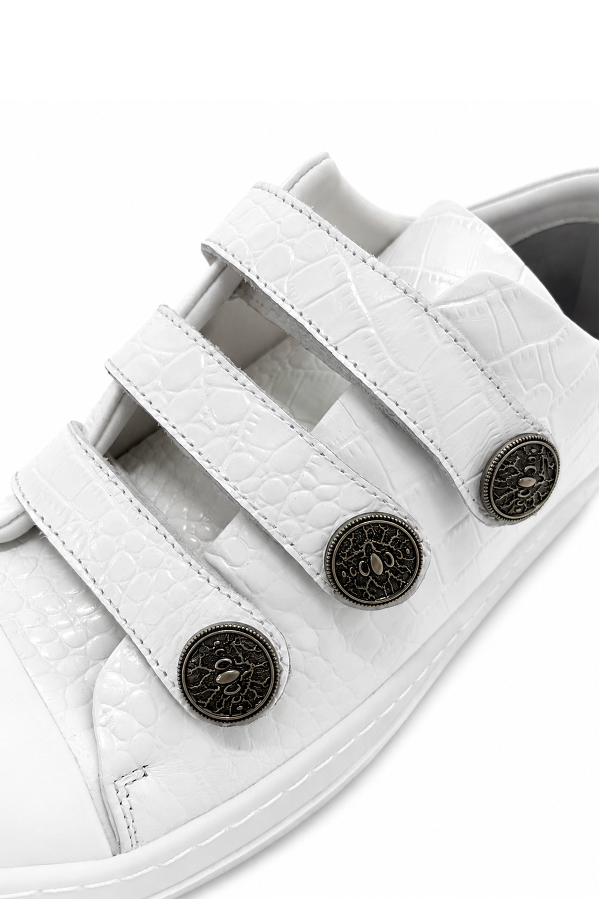 KARMANISTIC Script Logo Low-Top Sneakers