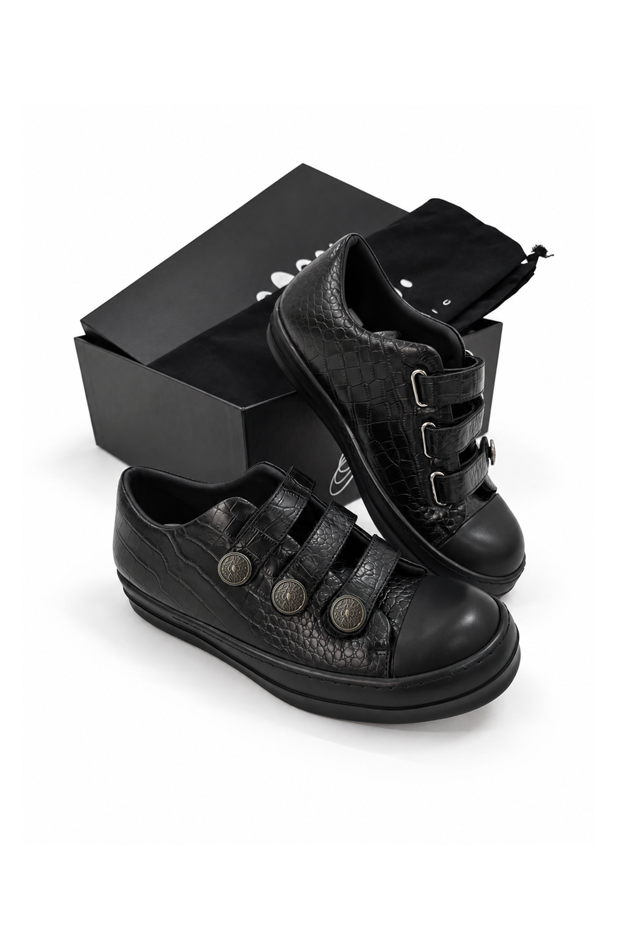 KARMANISTIC Script Logo Low-Top Sneakers