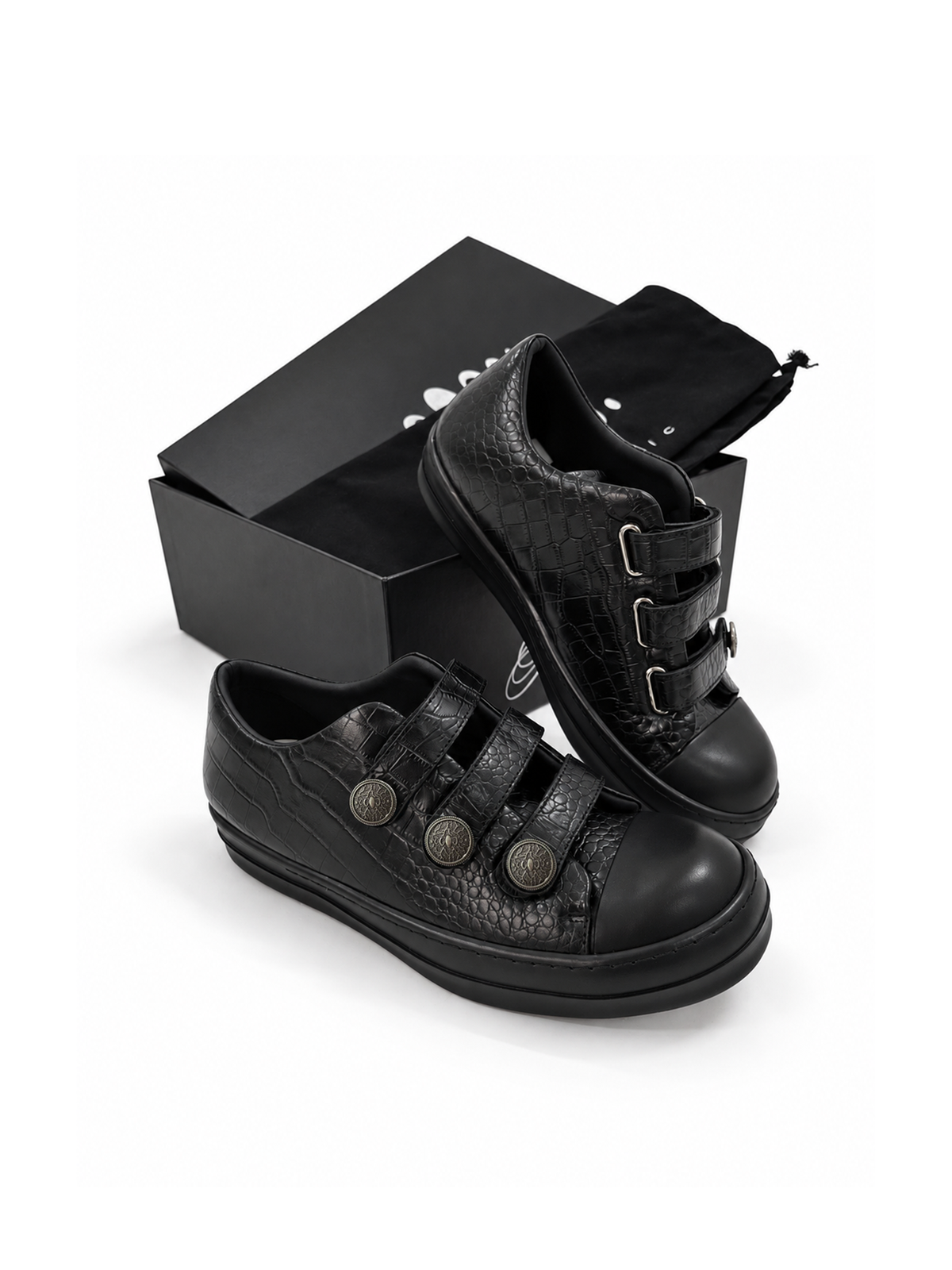 KARMANISTIC Script Logo Low-Top Sneakers