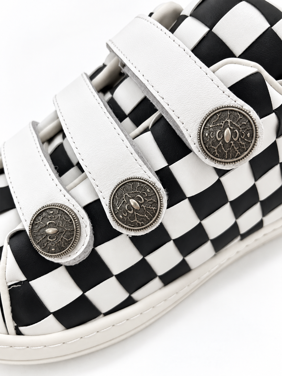 KARMANISTIC Script Logo Low-Top Sneakers