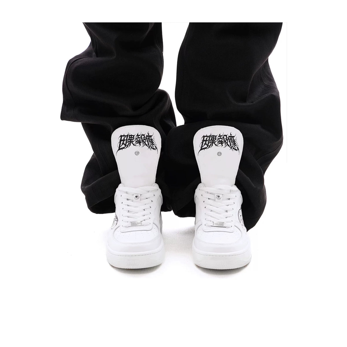 KARMANISTIC Script Logo Low-Top Sneakers