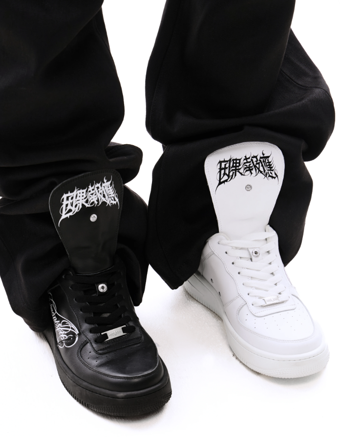 KARMANISTIC Script Logo Low-Top Sneakers